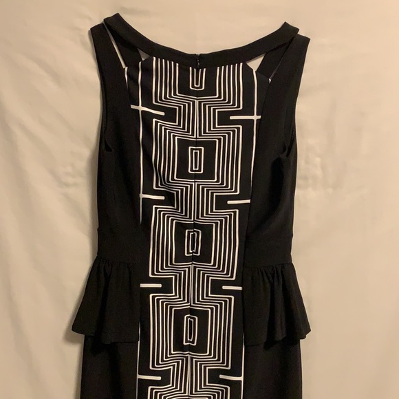 Fitted dress with ruffles around waist | size 8 - Picture 7 of 10